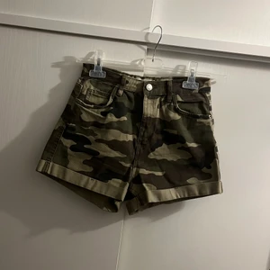 Shorts från Bershka - Säljer oanvända shorts från Bershka pga felköp av storlek:-)