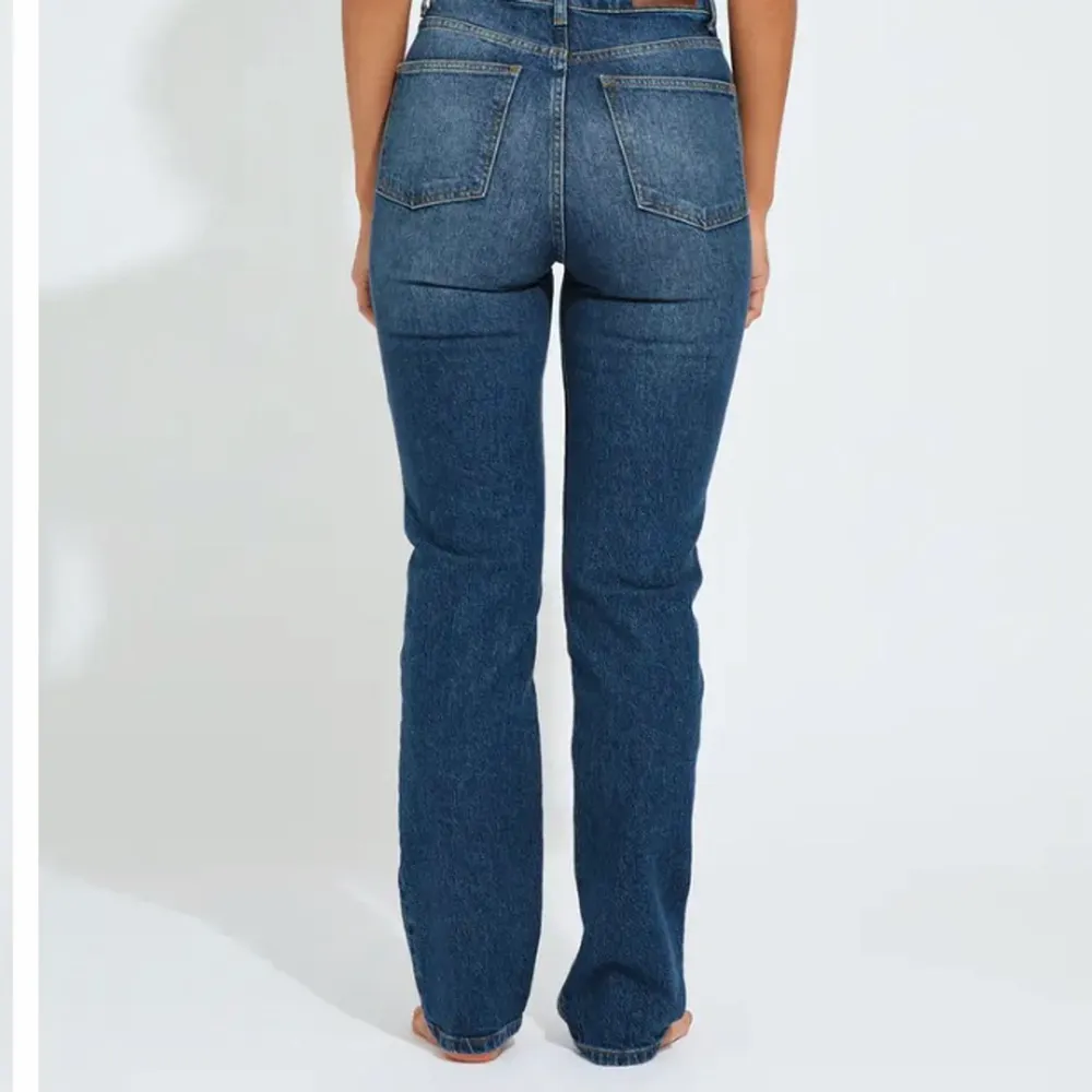 Super snygga jeana från bikbok! Långa på mig som är 175 💕🙌🔥. Jeans & Byxor.