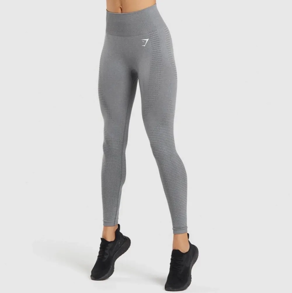 Gymstark Vital Seamless 2.0 leggings i färgen Smokey Grey Marl - helt oanvända.. Jeans & Byxor.