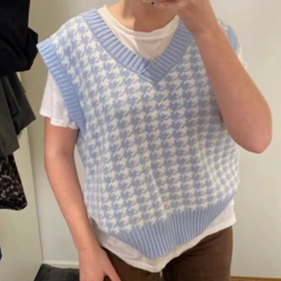 Stickad/virkad trendig väst  - 91