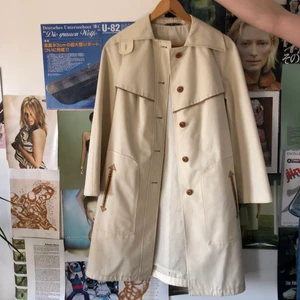 Kappa - Så fin vintage kappa i bra skick , okänt märke❤️ fraktar för 66kr (spårbart) eller möts upp i Stockholm 🌸