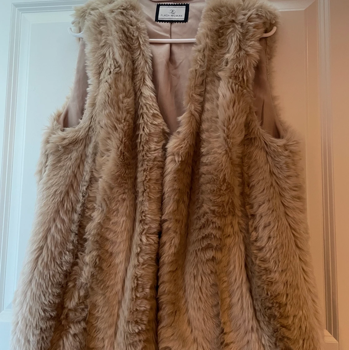 Beige päls väst  - 90