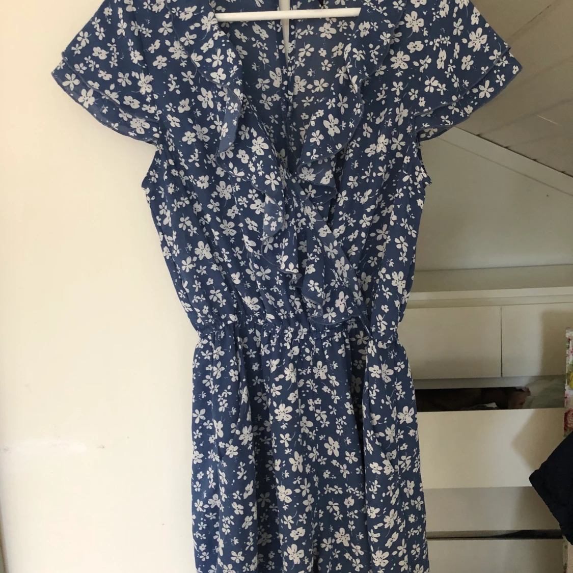 En vit/blåblommig byxdress💐