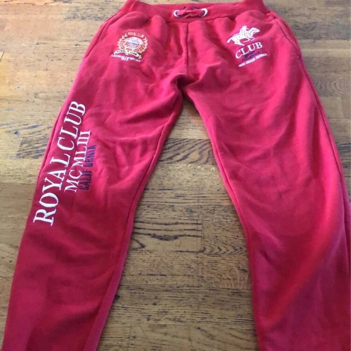 Mysiga röda mjukis byxor!!! Storleken L🥰 - 90