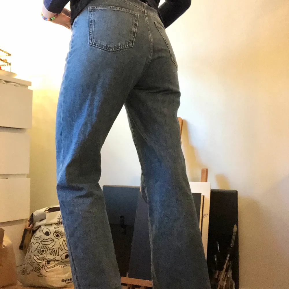Supersköna jeans från Lindex! Höga i midjan💕 använda få gånger, i bra skick🤩. Jeans & Byxor.