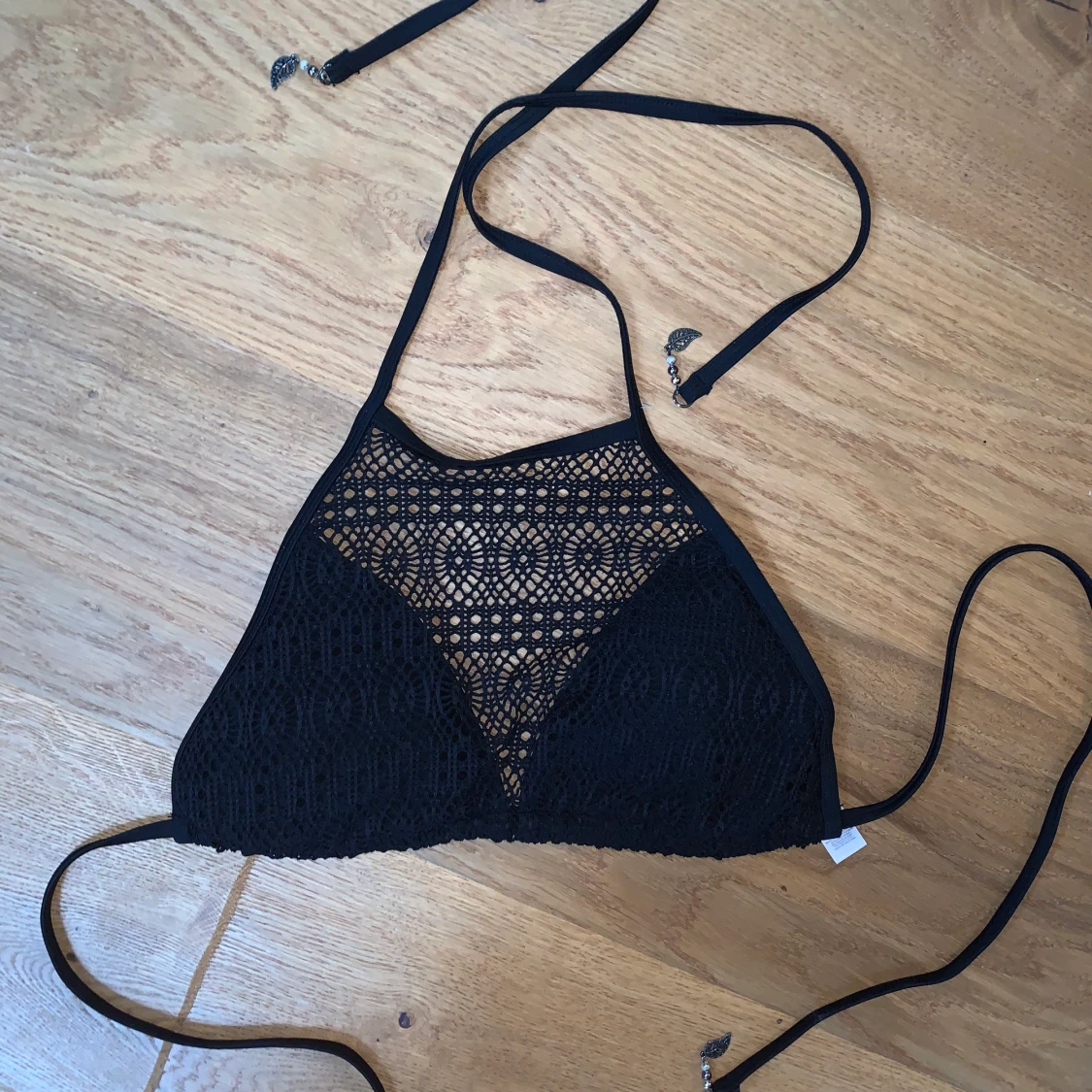 Snygg svart bikinitopp - 90