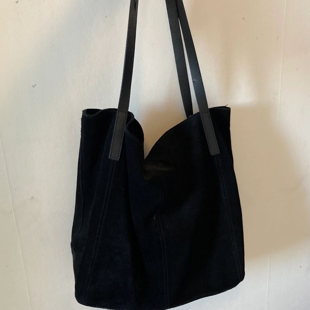 svart väska - Väskor | Plick Second Hand