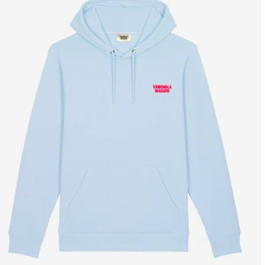Veronica Maggio hoodie - ❤️HÖGSTA BUD FÅR DEN❤️ Säljer nu den SLUTSÅLDA veronica Maggio hoodien i en fin blå färg💙🐬🦋 Använd ca 2 gng, säljer endast vid bra bud❣️ storlek: M men sitter bra på mig som vanligtvis har S. Skriv bud till mig privat💓💞