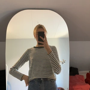 Randig tröja - Randig långärmad från Gina - storlek xs - grön och vit - mycket skön 