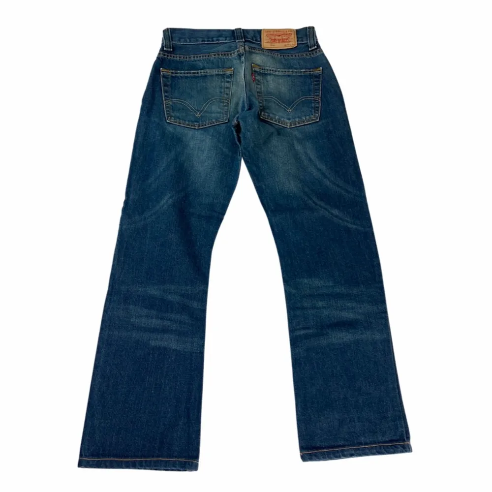 STORLEK: 28/34 | Midjemått: 33cm | Innerbenslängd: 67cm | Fit: bootcut| Modell: 512 |  🔮ERBJUDER ALLTID SAMFRAKT OCH MÄNGDRABATT. PS! ALLA PRISER ÄR FÖRHANDLINGSBARA🔮. Jeans & Byxor.