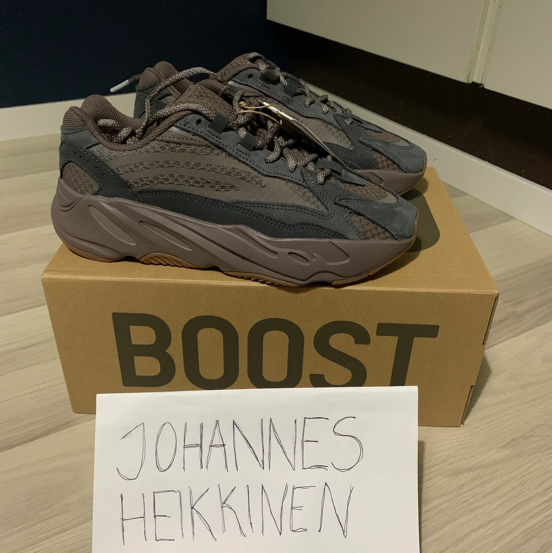 Yeezy boost 700 v2 ”Muave” stl 42