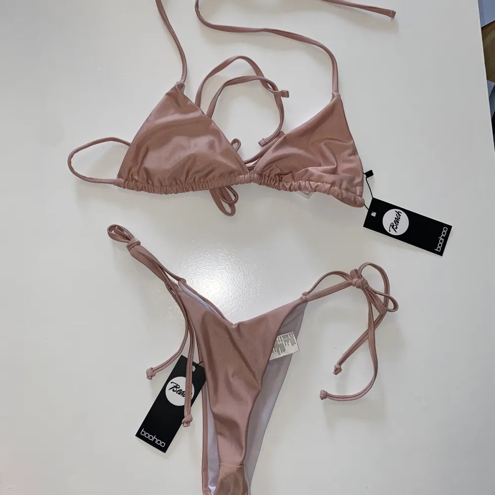 Oanvänd bikini inte ens testad i storlek 38 men väldigt liten i storleken ungefär som stl 34 skulle jag säga. Från boohoo. Övrigt.