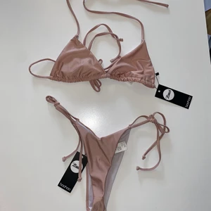 Boohoo bikini - Oanvänd bikini inte ens testad i storlek 38 men väldigt liten i storleken ungefär som stl 34 skulle jag säga. Från boohoo
