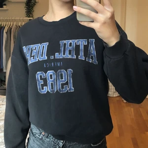 Sweatshirt  - Säljer min snygga Gina Tricot Sweatshirt 💓 storlek S