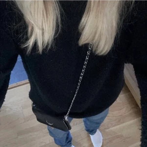 zadig väska⚡️⚡️ - Lägger ut igen då köparen slutade svara!                 säljer min fina zadig väska då den ej kommer till användning. kan skicka fler bilder privat vid intresse! fint skick, köpt här på plick men jag har endast använt den en gång! Köp direkt för 1300 eller lägg bud!💘