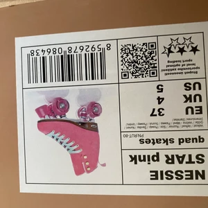 Rullskridskor quad skates/side by side - Helt nya rullskridskor från Tempish i storlek 37. Säljes pga fel storlek. Turkosa och rosa extra skosnören följer med. 