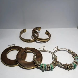 Armband + örhängen - Två pack örhängen tillsammans med två armband!