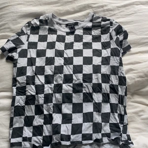 Rutig tröja från forever21 - bra skick men behövs strykas