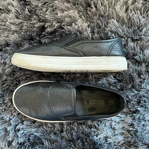 Skor från Nelly  - Säljer dessa skor i bra skick från Nellys egna märke. Storlek 38💓