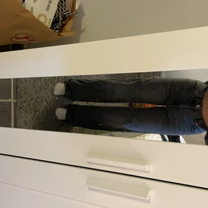 jeans - säljer ett par snygga jeans från monki, storlek 25, använda 1 gång men som nya