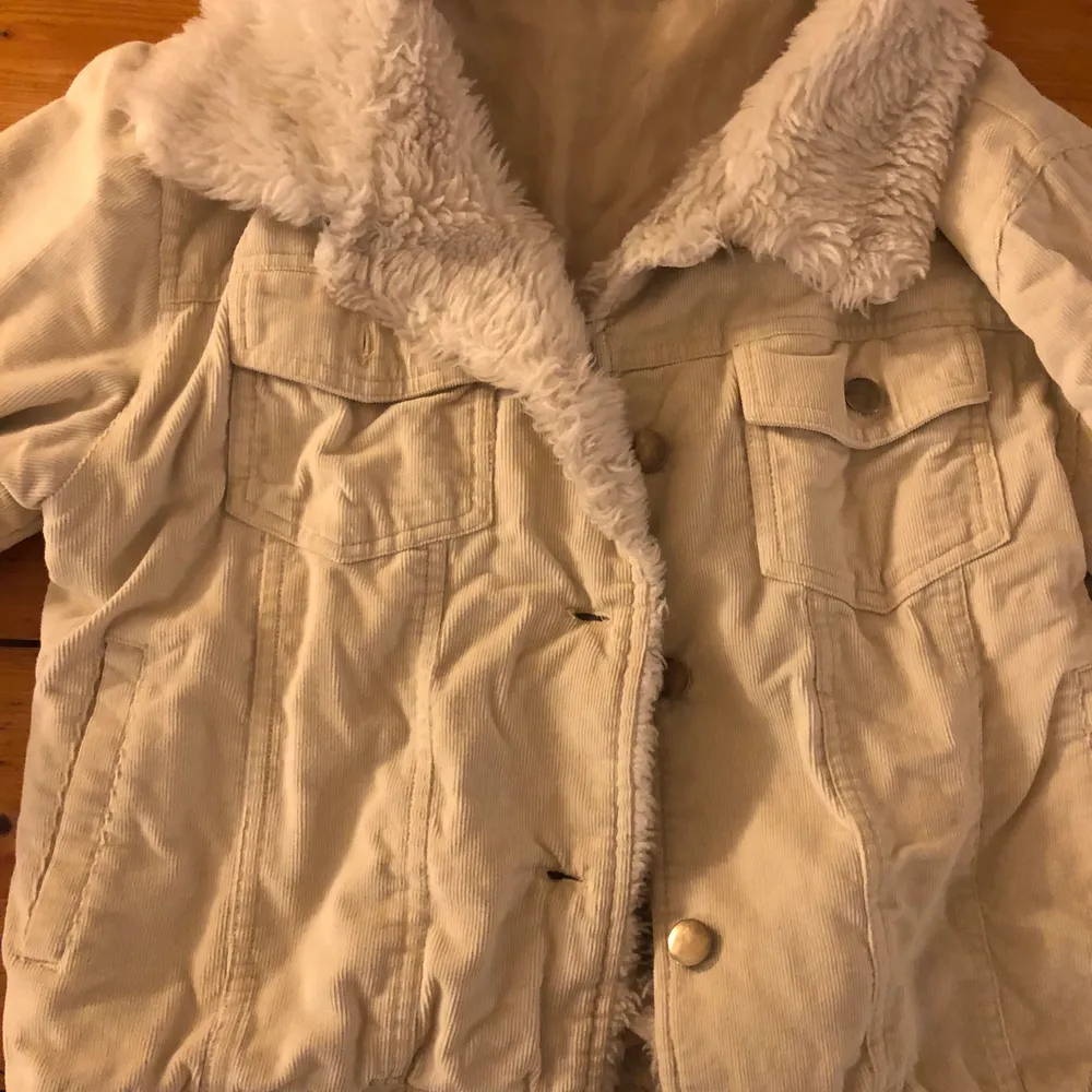 White /beige cord and fur jacket i bought vintage. Jackor.