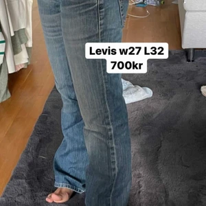 Levis low waist - Säljer vidare dessa jeans som ja köpte av en tjej på instagram men dom va för korta på mig som är 168. 