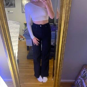 SHEIN tröja  - Vit SHEIN långärmad men en arm 