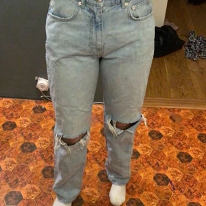 90s high waist  - Ljusblåa jeans ifrån gina tricot, Använda 2 ggr, säljs pga fel storlek, skriv privat för fler bilder