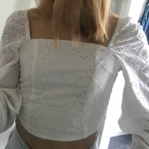 Sommar topp - En jättefin broderad topp ifrån bikbok som jag aldrig har använt 