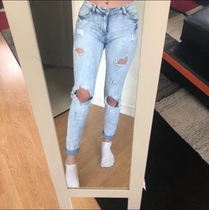 Jeans👖 - Såå sköna jeans😍😍 är 1,67m.. sitter jätte fint 