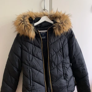 Svea whitehorse jacka - I mycket bra skick, använd fåtal gånger. 