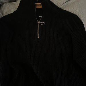 Hoodie med dragkedja  - Från bikbok, bra skick 