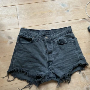 Levis shorts  - Vintage Levis jeansshorts, något små i storleken men passar s skulle jag säga