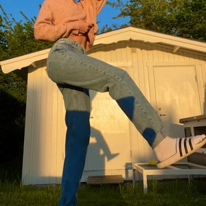 Coola Dad-Jeans - Säljer nu dessa coola dad-jeans då de inte passade, gick ej skicka tillbaks de (så ej använda). Hör av dig för mer info!