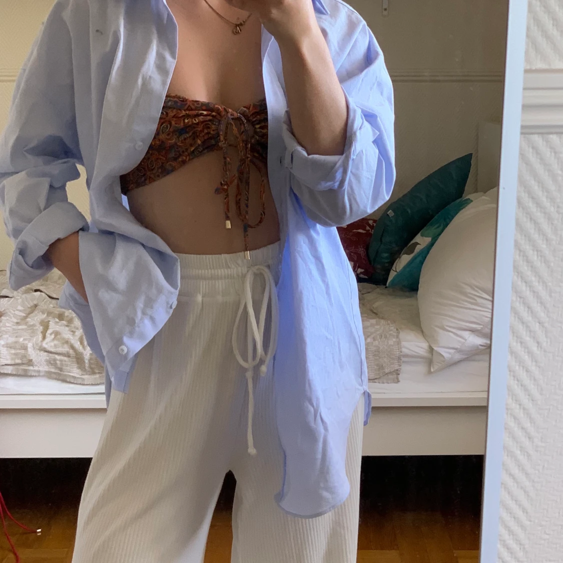 Ljusblå skjorta oversized ZARA