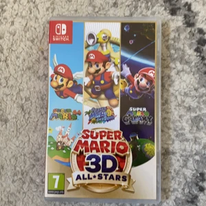 Super Mario 3D All Stars - Nintendo Switch - Denna spel är helt ny, köpte den för något år sedan för cirka 600 men ångrade köpet och kunde ej returnera den så säljer den här istället✨ Det här spelet inkluderar 3 stycken ikoniska mario spel med flera olika banor och sådant i en och samma förpackning🦋