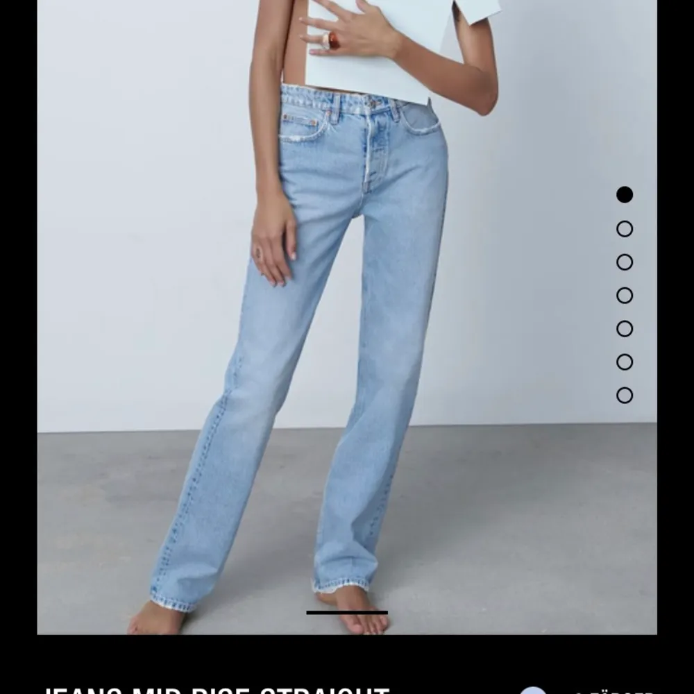 INTRESSEKOLL!! på mina mid rise jeans från ZARA. Aldrig använda och slutsålda på hemsidan. Buda från 150kr 💘⚡️ ❗️KÖP DIREKT FÖR 550kr❗️. Jeans & Byxor.
