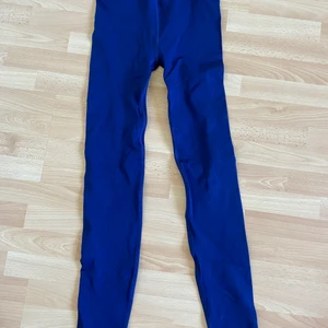 Tränings tights  - Helt nya tränings tights , endast testade men inte använt o tränat i.