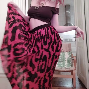 Peak performance kjol💖💖🍭🍭🍭♥️ - Perfekt t sommarn me skitkattigt mönster💋💋 size xs men passar s-m också💋💋👅 nypris 700 vårt pris 200 aldrig använd😙