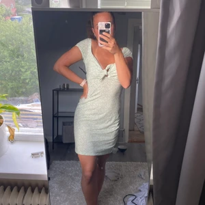 Klänning NLY trend - Storlek S. Helt oanvänd med prislappar kvar 🌟