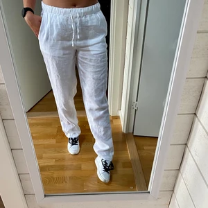 Linnebyxor från hm  - Slutsålda linnebyxor från hm, med lappen kvar! Storlek xs       Osäker på om jag vill sälja! 