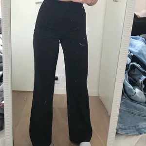 Kostymbyxor  - Kostymbyxor ifrån Bik bok!!! Jättefina, som nya. Knappt använda. Jag är 168!