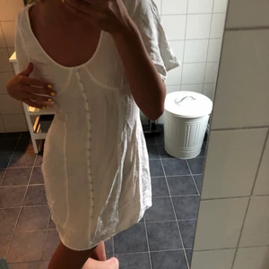 Klänning  - Säljer denna super fina klänning från Ivyrevel i storlek S! 150 kr plus frakten (60 kr, då är den även spårbar!) 😇