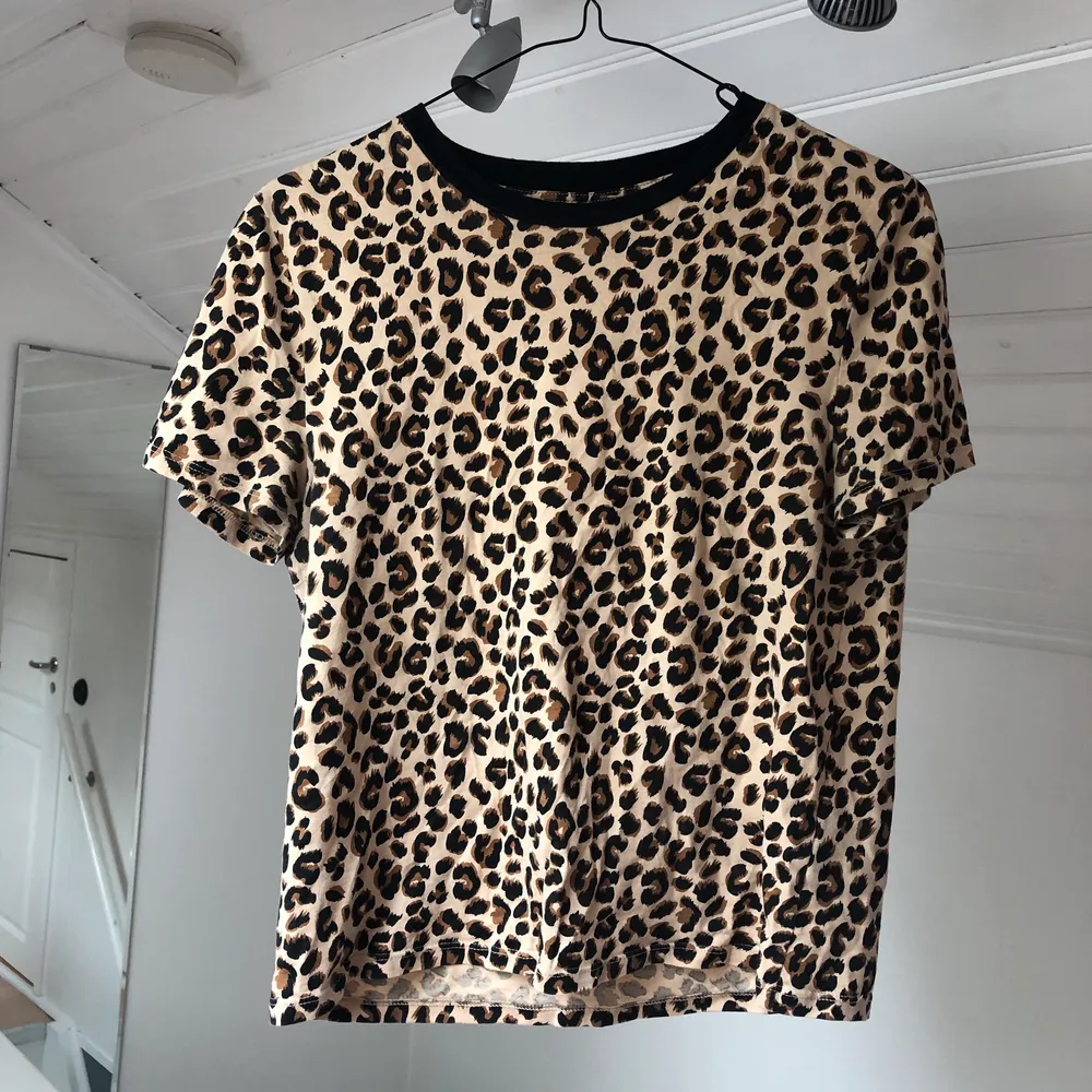 Leopard Tisha från Hm :) . T-shirts.