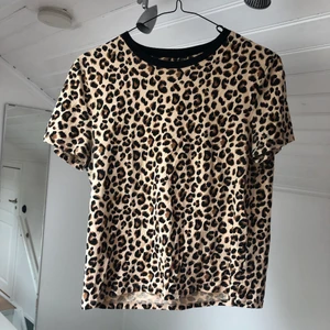 T-shirt från Hm - Leopard Tisha från Hm :) 
