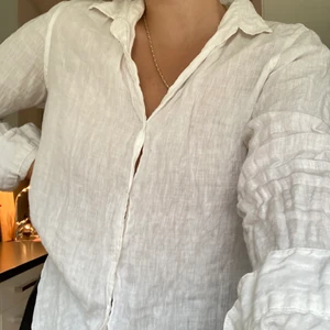 Linneskjorta Strl S - Linneskjorta från BikBok                                                    Strl S/M