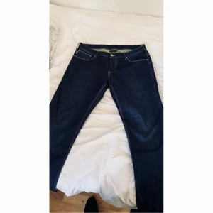 Armani jeans - Armani Jeans, Str: 34/34 Modell: Herr, Skick: helt nya, Pris: 700kr  Kolla gärna in mina andra inlägg, Vid intresse av fler varor så fixar jag ett bra paketpris!