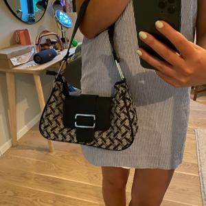 Super snygg väska - Jätte snygg väska. Använd max 5 gånger🌸🌸