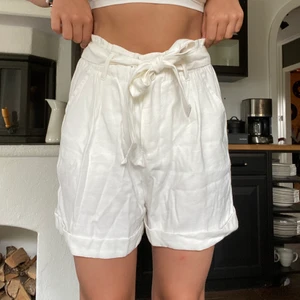 Shorts  - Ett par vita oanvända shorts från new yorker✨ köptes förra året men kom aldrig till användning😆 frakt står köparen för📦