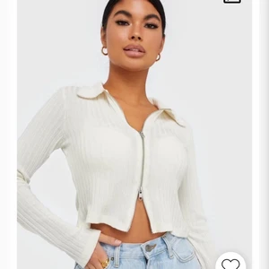 Vit topp Nelly  - Helt oanvänd topp från Nelly i strl S